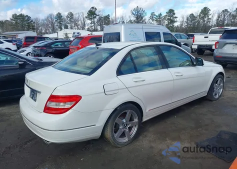 2008 Mercedes-Benz C 300 Luxury/Sport z USA, uszkodzony, nr VIN WDDGF54X98R014168